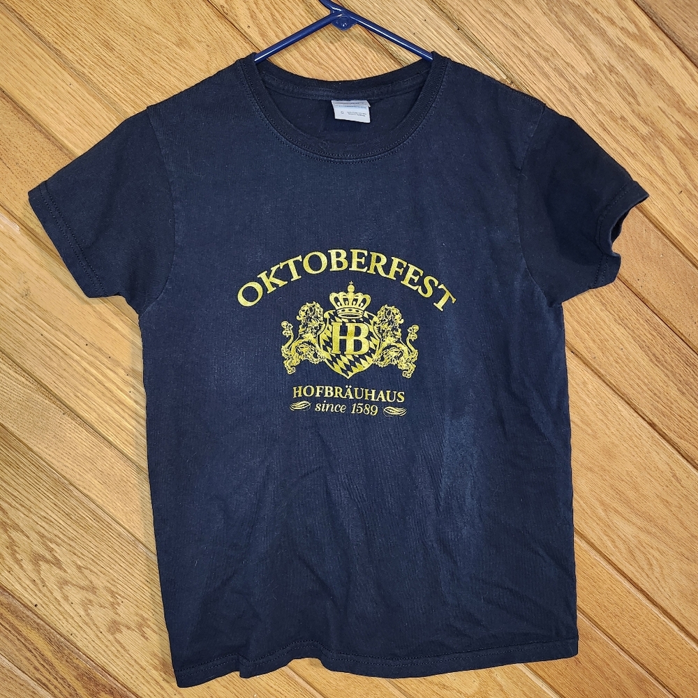 Gildan Oktoberfest Hofbrauhaus small solid Black with golden print tshirt